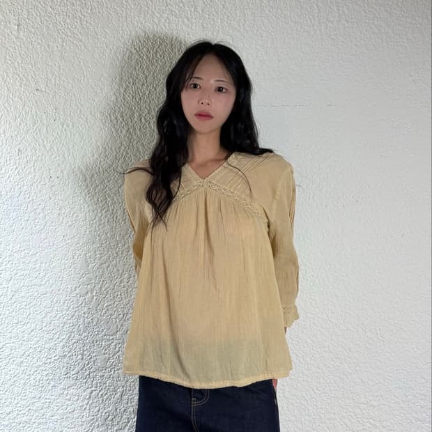일본 빈티지 패턴 브이넥 블라우스