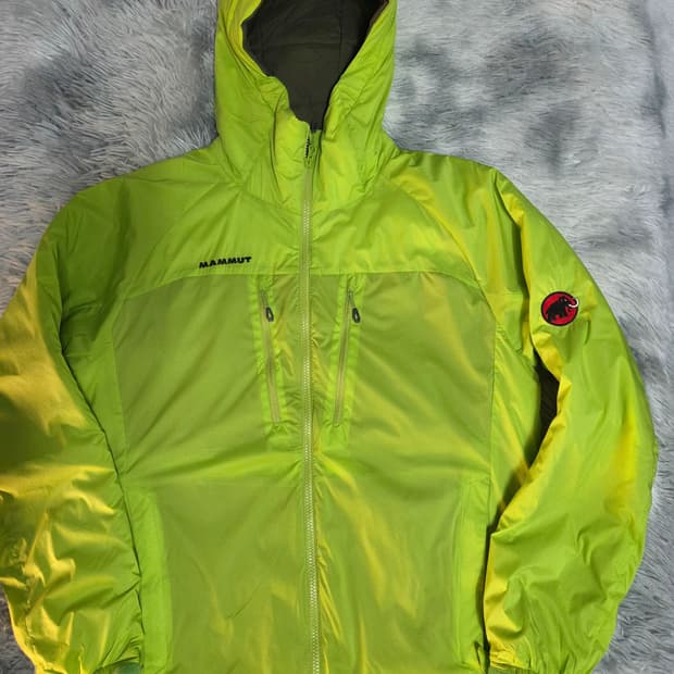 마무트 라이트 그린 바람막이 자켓