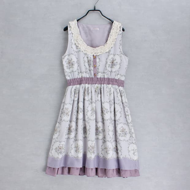 axes femme _ floral sleeveless ops