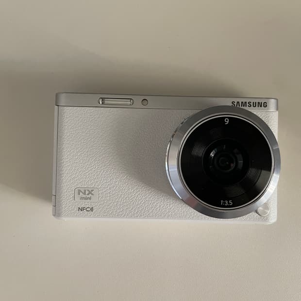 (작례 O) 삼성 nx mini 미러리스 카메라 화이트