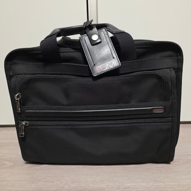 투미(TUMI) 알파 에센셜 랩탑 브리프 케이스 (품번# 26130D4)