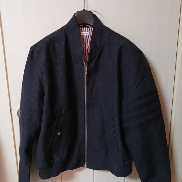 톰브라운 사선완장 울 블루종자켓(3사이즈)  