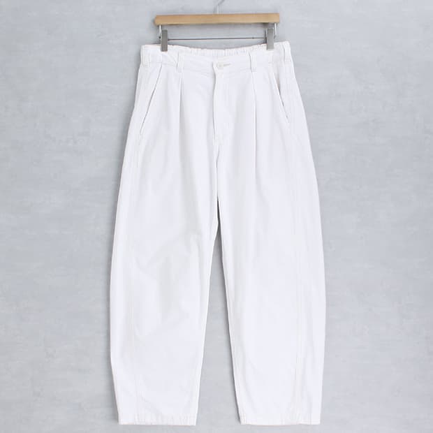GU _ Curved Tuck Ankle Pants