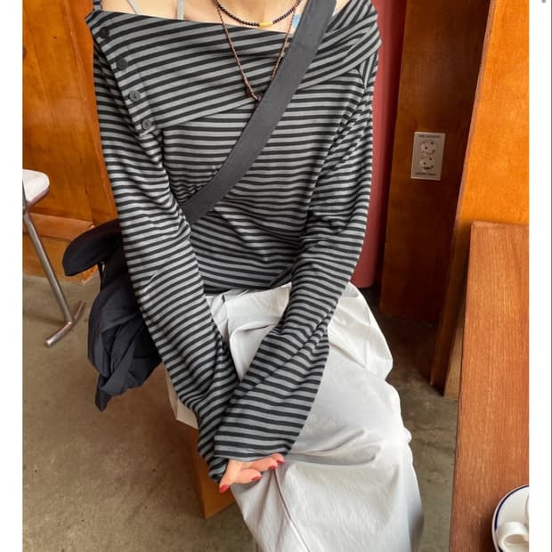 모래하우스 뮤트 스트라이프 오프숄더 티셔츠