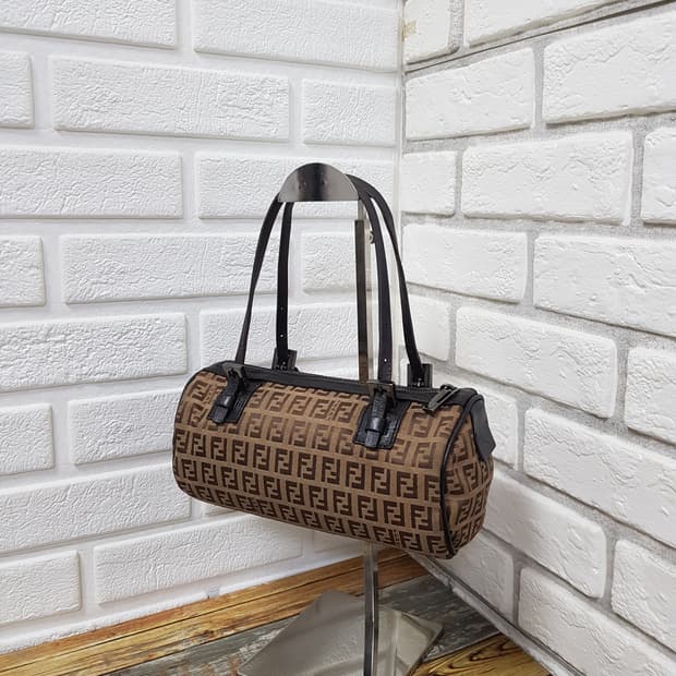 [정품] 펜디 주카 바게트백 원통백