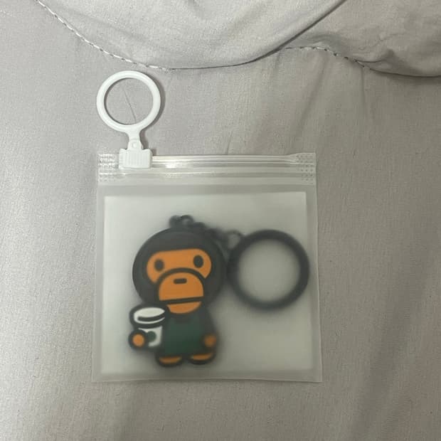 스타벅스 x 베이프 베이비 마일로 키체인