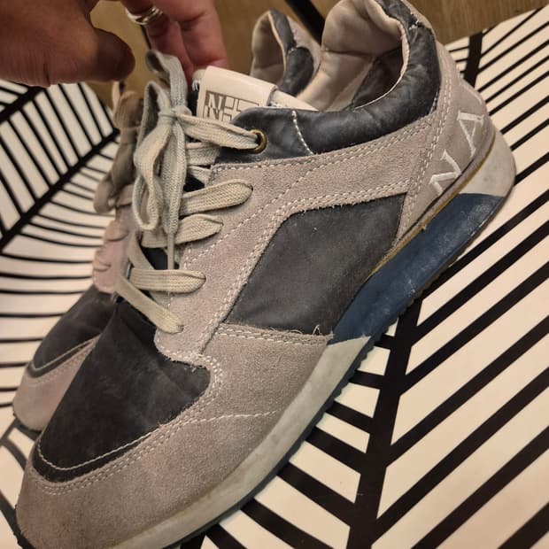 나파피리 스니커즈 265~270 판매합니다 
자연스런 사용감외엔 마모손상