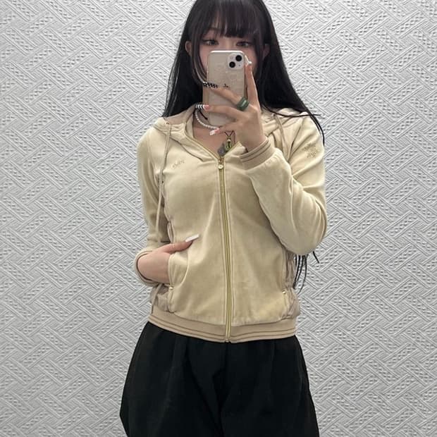 휠라 레트로 폭닥 벨벳 셔링 러블리힙 후드집업 M C10678