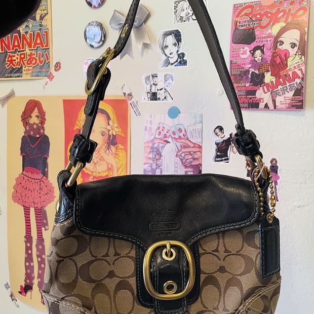 코치 시그니처 버클 숄더백