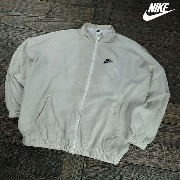 [나이키] 로고 자수 오버핏 바람막이 자켓 M19067