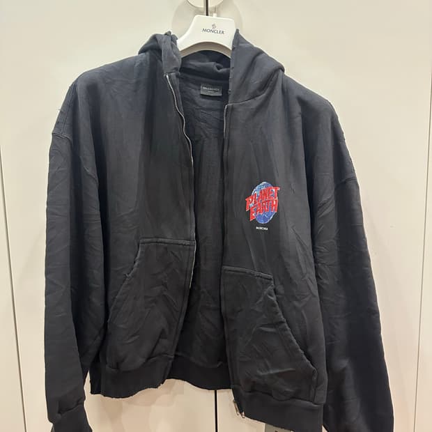 발렌시아가 플래닛어스 후드짚