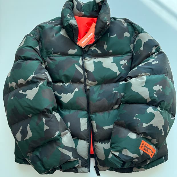 헤론 프레스턴 카모 패턴 구스다운 패딩 점퍼