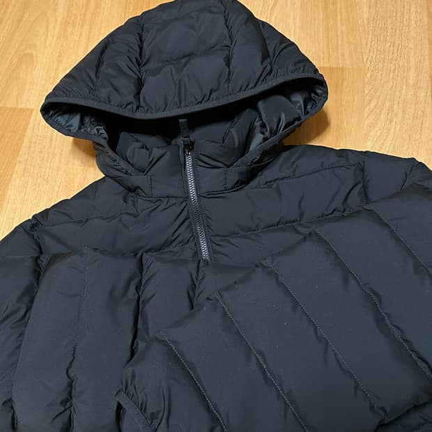 유니클로 키즈 퍼프테크 경량패딩 블랙 사이즈160