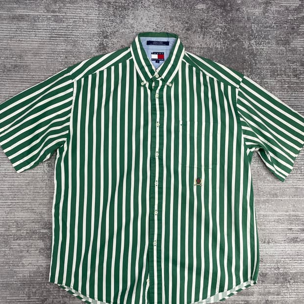 90s TOMMY HILFIGER ST SHIRT