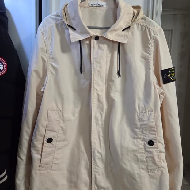 스톤아일랜드 마이크로 렙스 후드 자켓 (베이지)