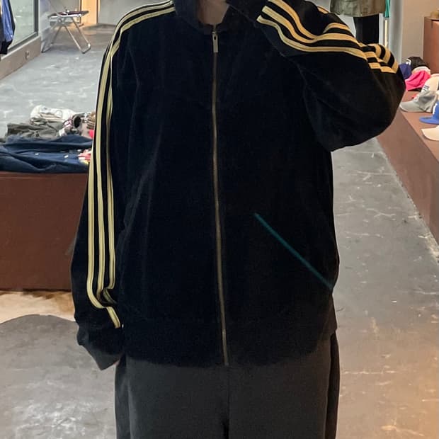 아디다스 블랙 벨벳 백로고 트랙탑 져지 H2076