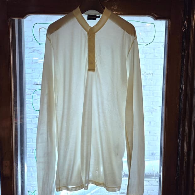 조르지오 아르마니 헨리넥