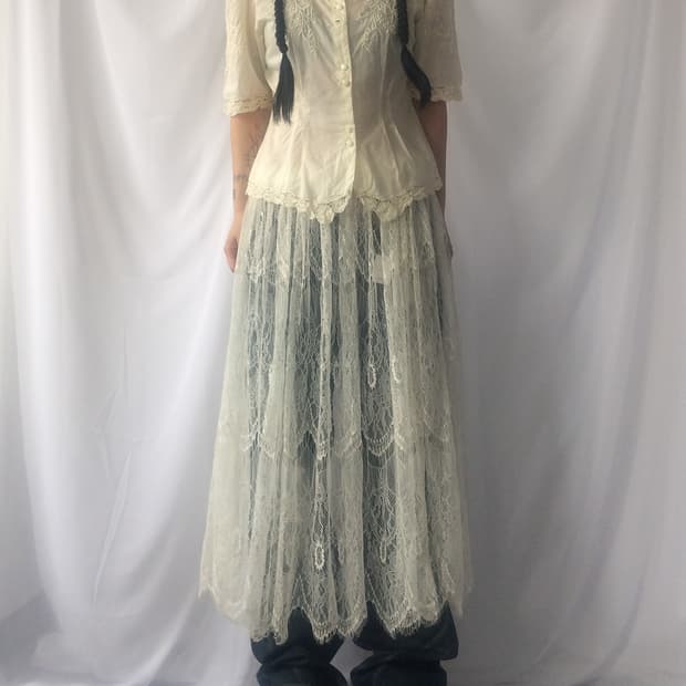 Punching embroidery blouse