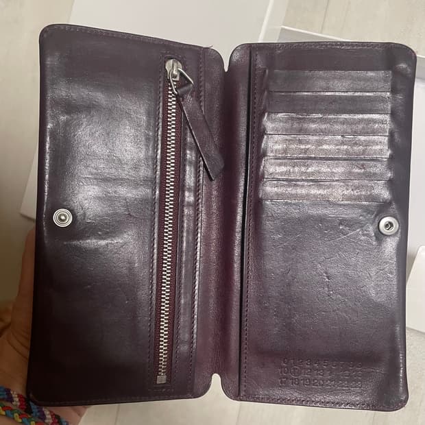 마르지엘라 버건디 골져스 장지갑