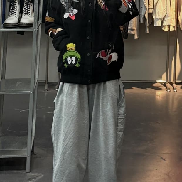 빈티지 루니툰 자수 블랙 바시티자켓 A3678