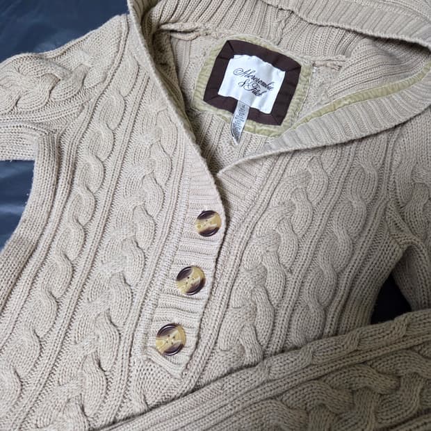 아베크롬비 딱붙베이지 꽈배기니트