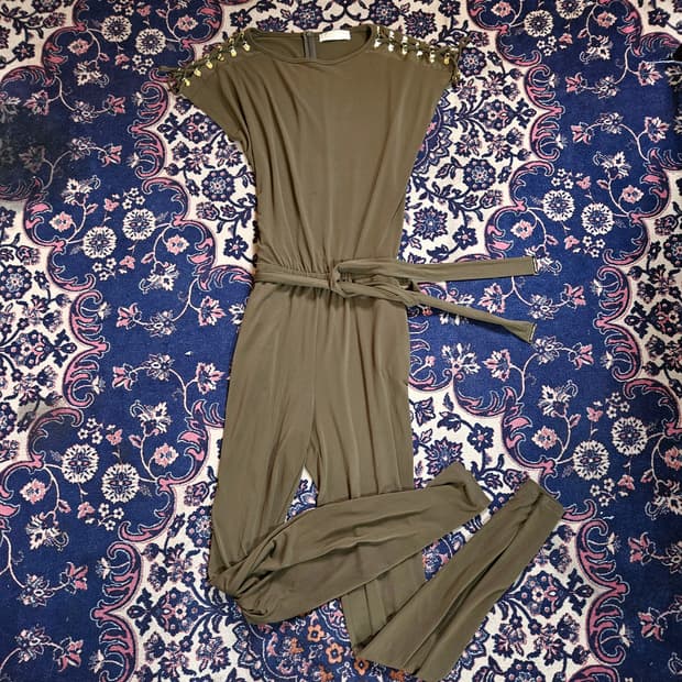 마이클코어스 카키 골든 숄더 포인트 레이온 점프수트 Free