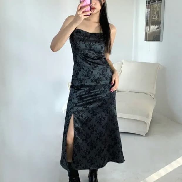 루루서울 wild rose dress
블랙 사이즈S 새상품