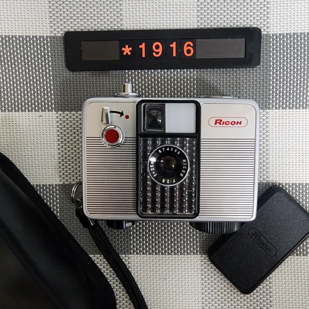 리코 오토하프 H 필름카메라 실버바디 파우치포함