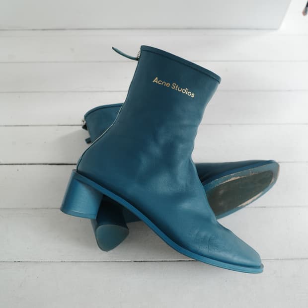 [Acne Studios] 브랜디드 레더 앵글 부츠