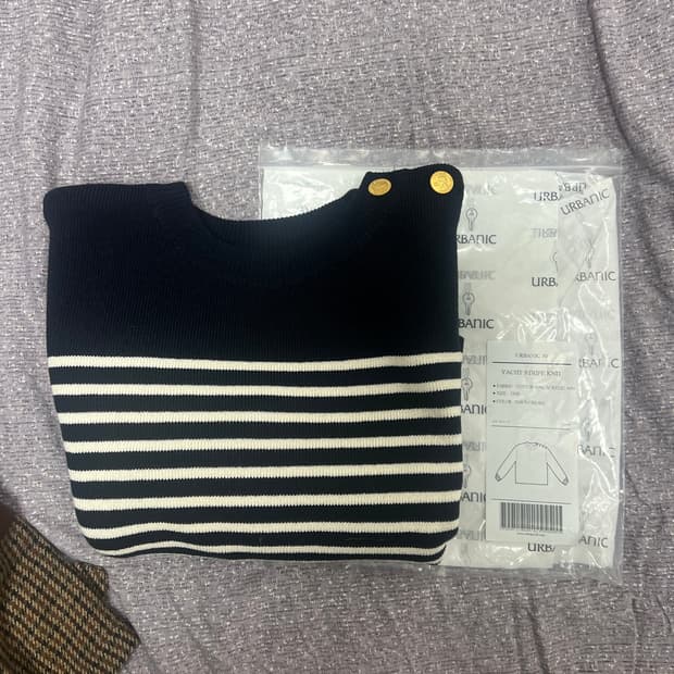 얼바닉 yacht stripe knit
