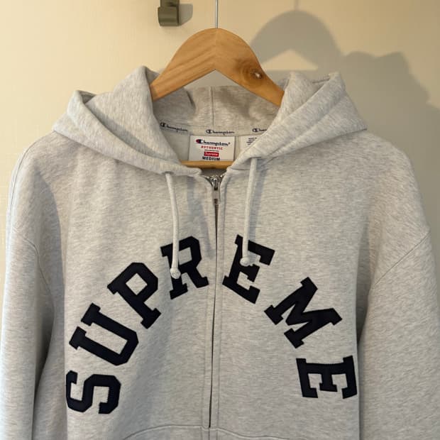 슈프림 x 챔피온 집업 후드 스웨트셔츠 애쉬 그레이 - 24SS