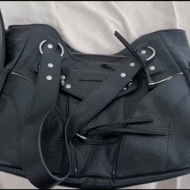 이우가마카라스 스터드 백 1착