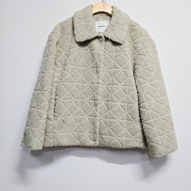 빈폴 패턴 부클 소재 쇼트 아우터 카키 퀼팅 플리스 자켓