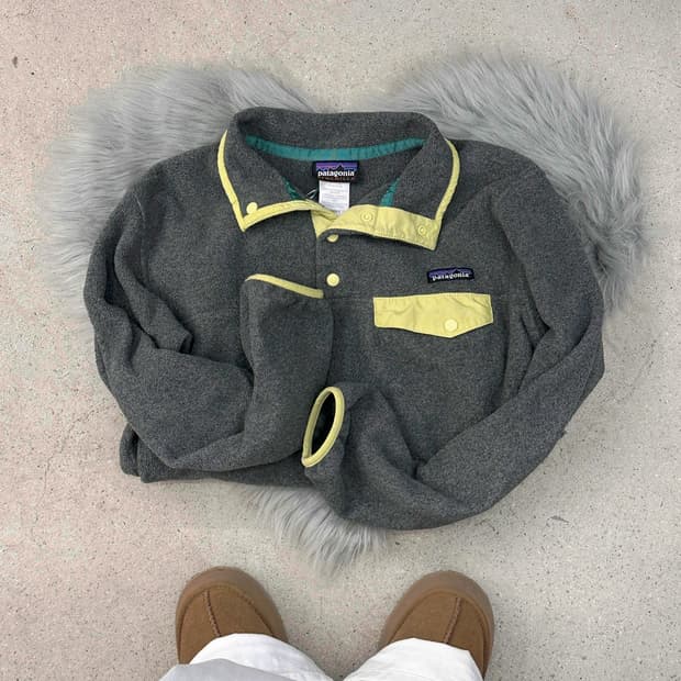 파타고니아 신칠라 그레이/라임 스냅 플리스 