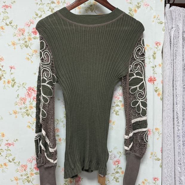 그린 소매 그물 니트