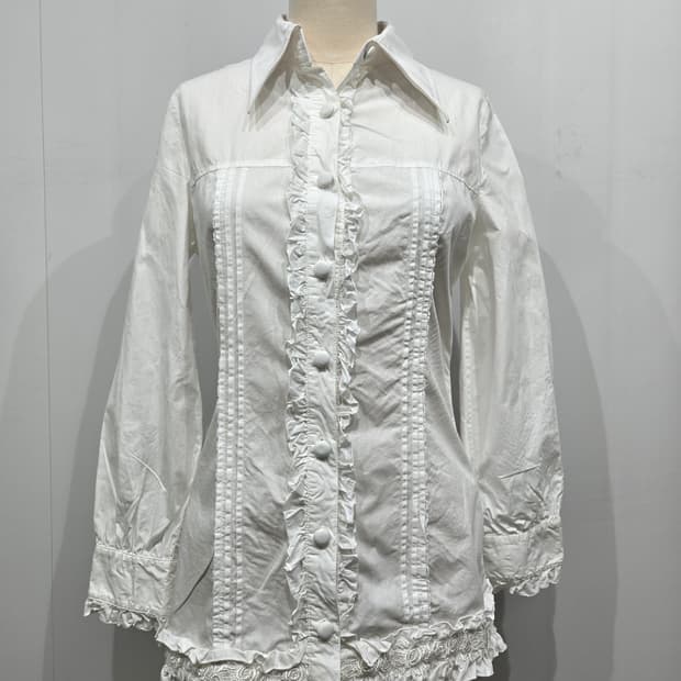 바디 라인 레이스 프릴 블라우스 화이트