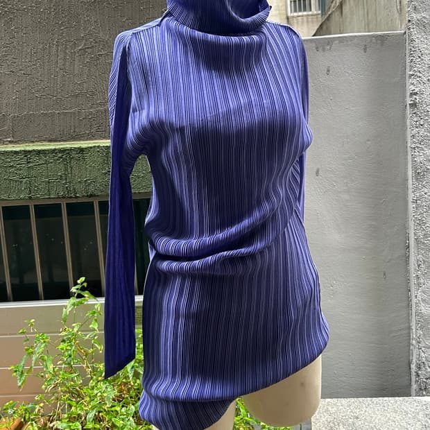 ISSEY MIYAKE Pleats please purple sleeve