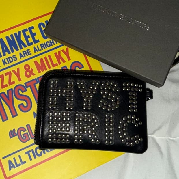 히스테릭 글래머 로고 스터드 체인 지갑