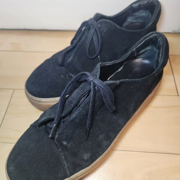 코스(cos) 스웨이드 스니커즈 (260)