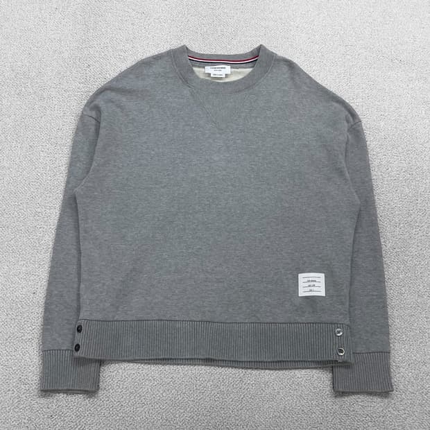 톰브라운 19fw 삼선탭 크루넥 맨투맨 그레이