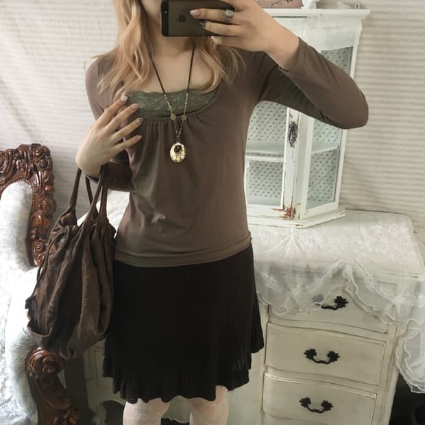 빈티지 브라운 레이스 셔링 티셔츠