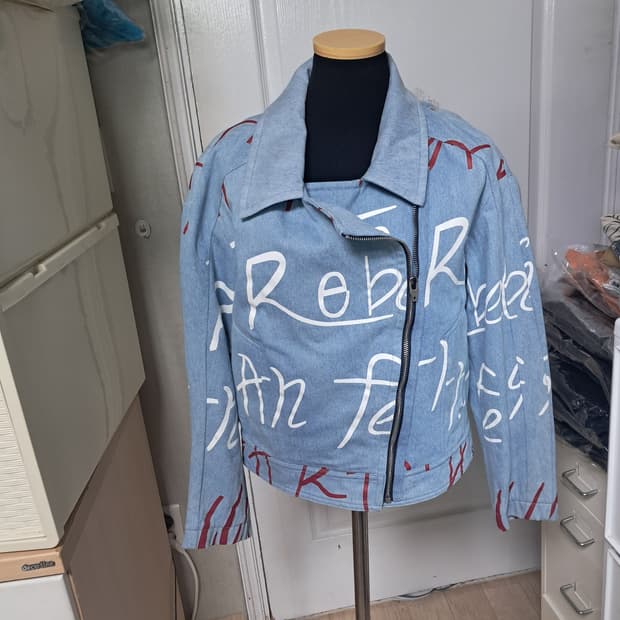Juicy Judy 쥬시쥬디 그래피티 데님 자켓 XS(44~55)