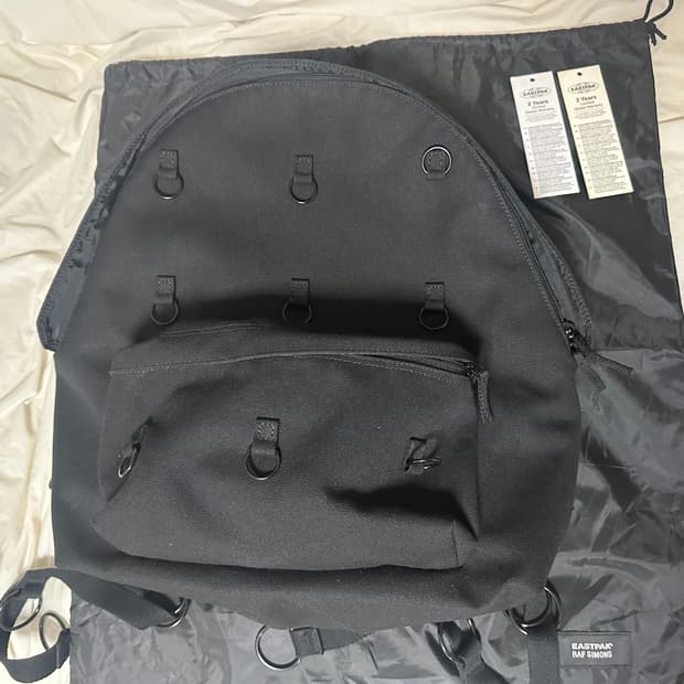 라프시몬스 이스트팩 루프링 백팩 블랙