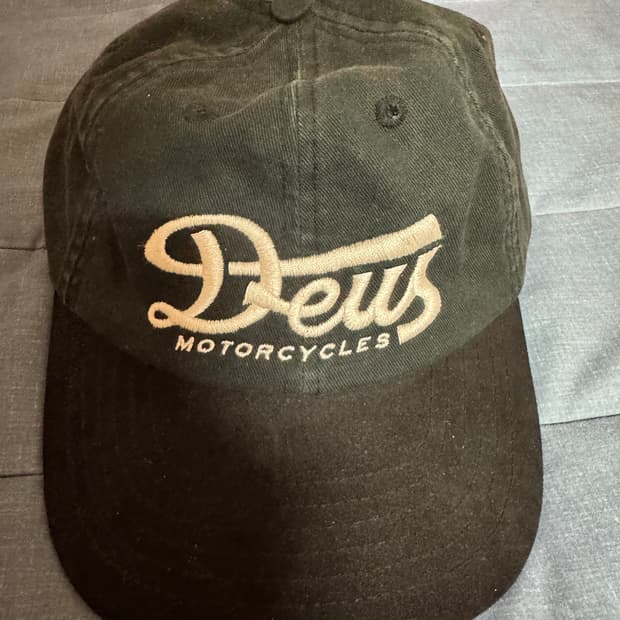 데우스 엑스 마키나 릴리프 대드 캡