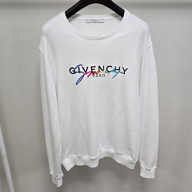 지방시 레인보우 로고 맨투맨 s사이즈 95 판매