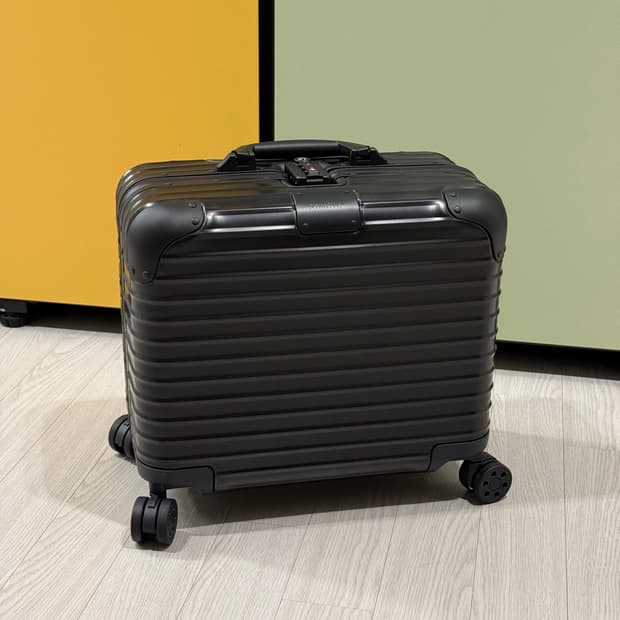 리모와 오리지널 블랙 컴팩트