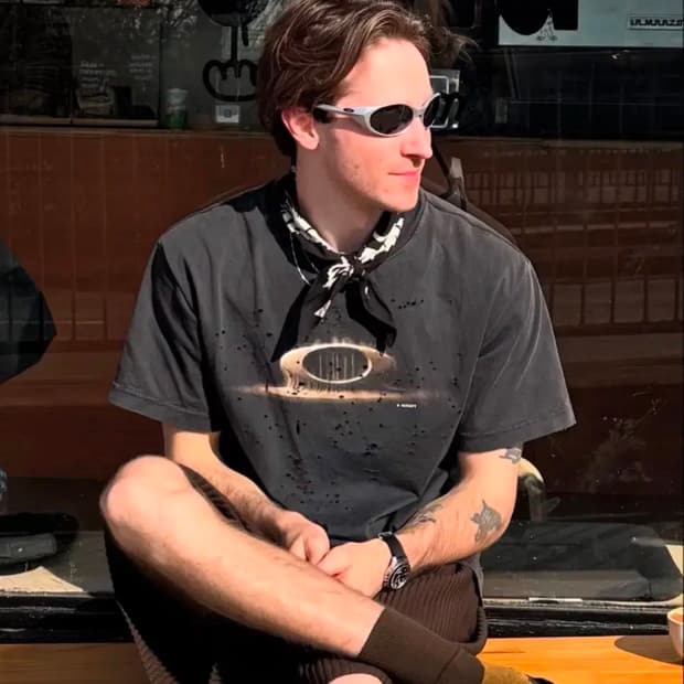 새티스파이x오클리 모스테크 에이지드 티셔츠(L) 팝니다.