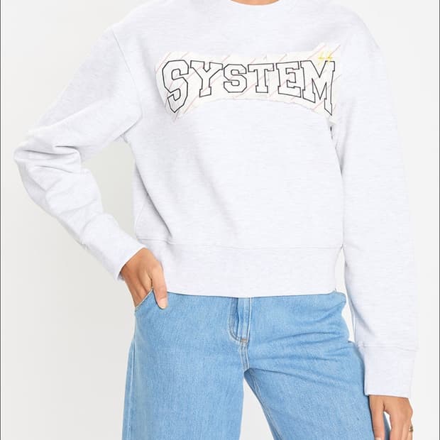 한섬 시스템 2022 그래픽 자수 레터링 크롭 맨투맨 F사이즈