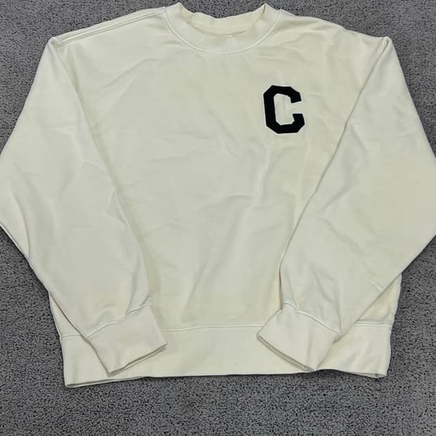 (85) 커버낫 C로고 맨투맨 크림