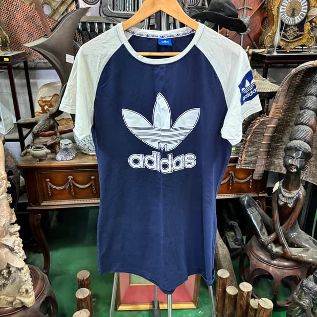 아디다스(Adidas)불꽃 로고 나그랑 반팔 티셔츠